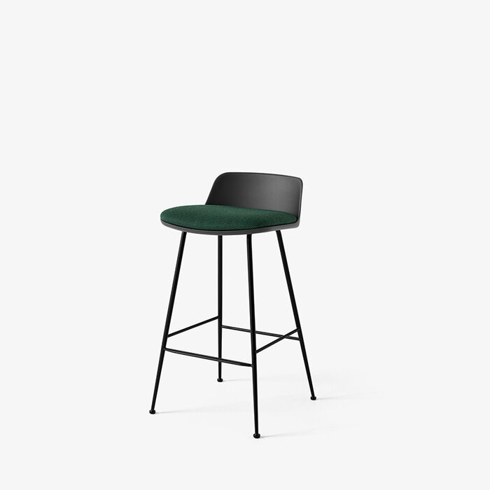 &Tradition Rely HW82 Tabouret de bar H66.5 dossier bas - rembourré - base tubulaire noire - &Tradition