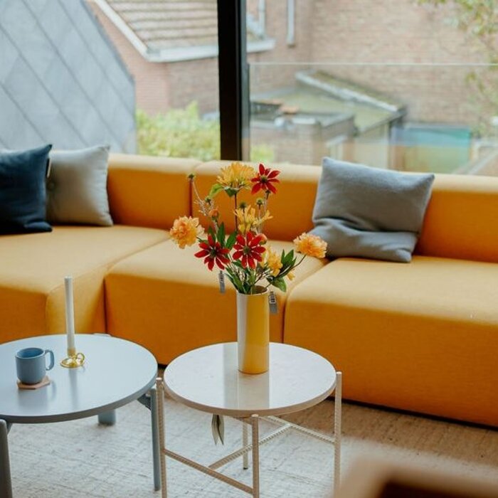 HAY Table basse ronde en marbre Rebar