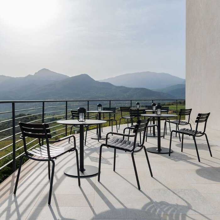 Houe Chaise d’extérieur ALUA avec accoudoirs – HOUE