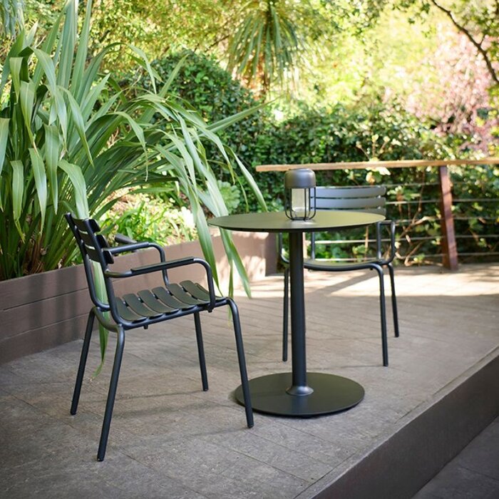 Houe ALUA stoel outdoor met armleuning – HOUE