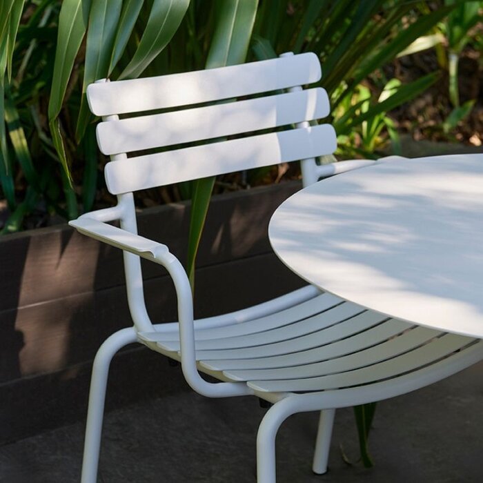 Houe ALUA stoel outdoor met armleuning – HOUE