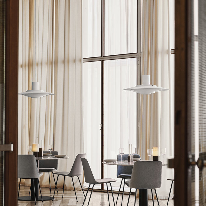 &Tradition Rely HW6 Stoel - Bronzed Tube Base - &Tradition