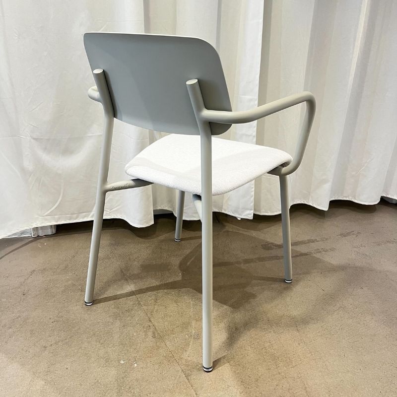 Fermob Studie stoel met armleuning - Clay grey/white - Fermob