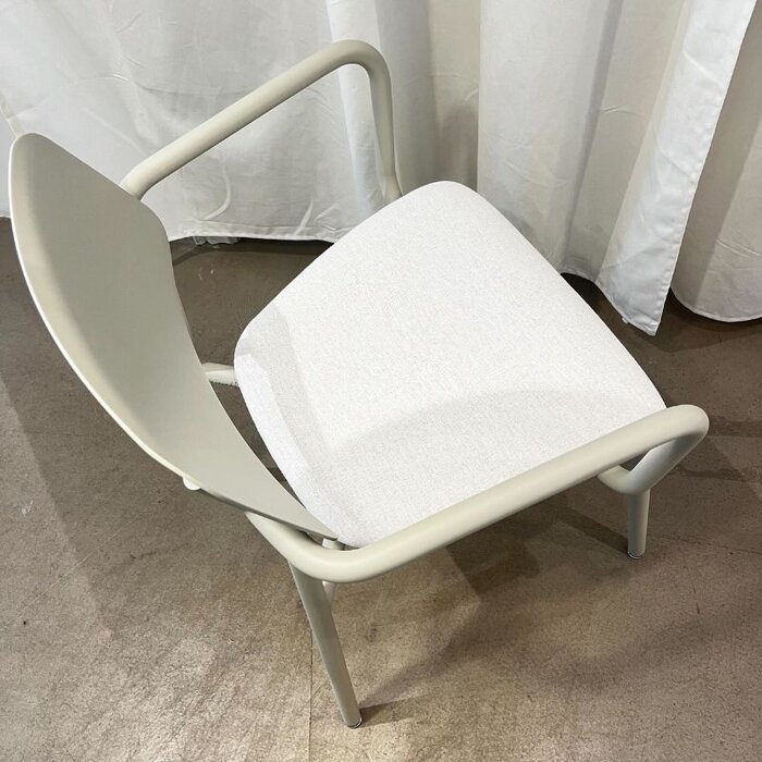 Fermob Chaise avec accoudoirs Studie - Clay grey/white - Fermob