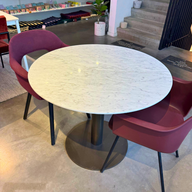 &Tradition In Between Tafel SK11 (showroommodel) - Ø90 - Bianco Carrara - Brons