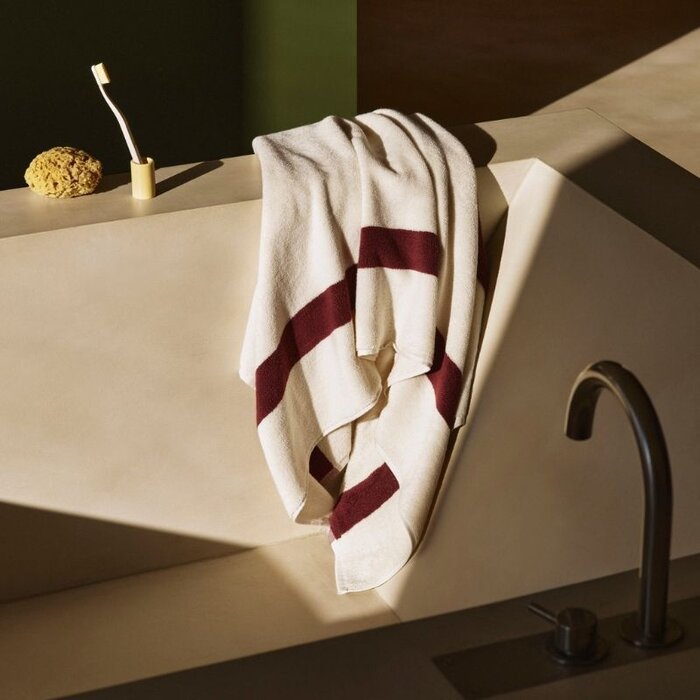 HAY Stripe badhanddoek (70x140cm) - HAY