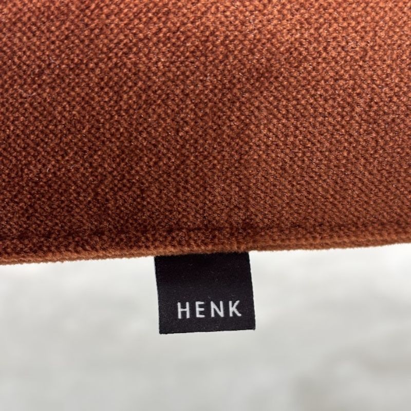 Studio Henk Ode chair sans accoudoirs - tissu juke copper 126 - structure thermolaqué noir - modèle d'exposition - Studio Henk