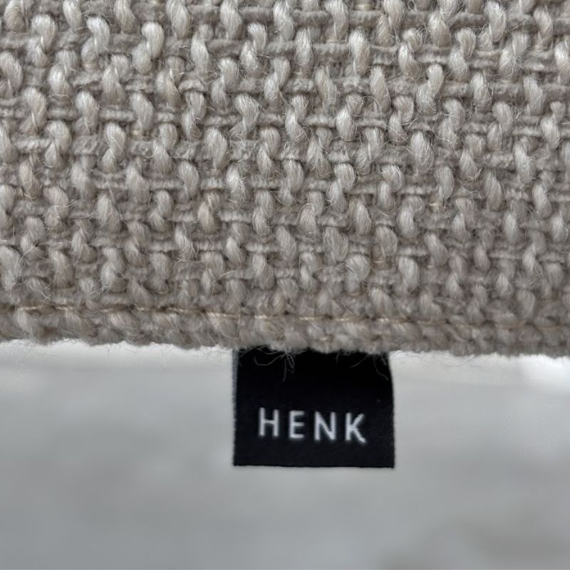Studio Henk Ode chair sans accoudoirs - tissu brema sand 03- structure thermolaqué noir - modèle d'exposition - Studio Henk