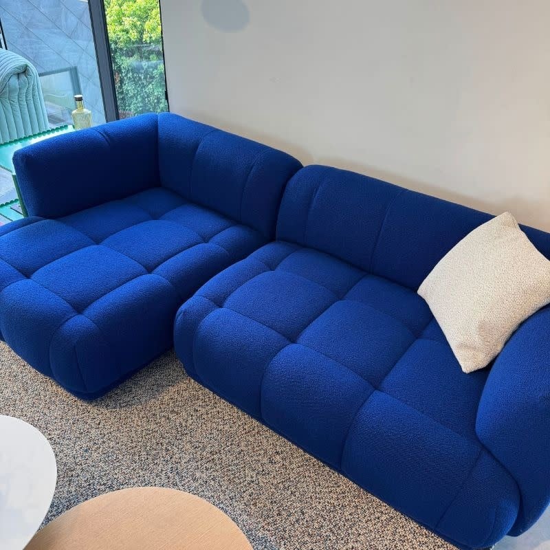 HAY Quilton Sofa – Modèle d’exposition – Turf Royal Blue - HAY