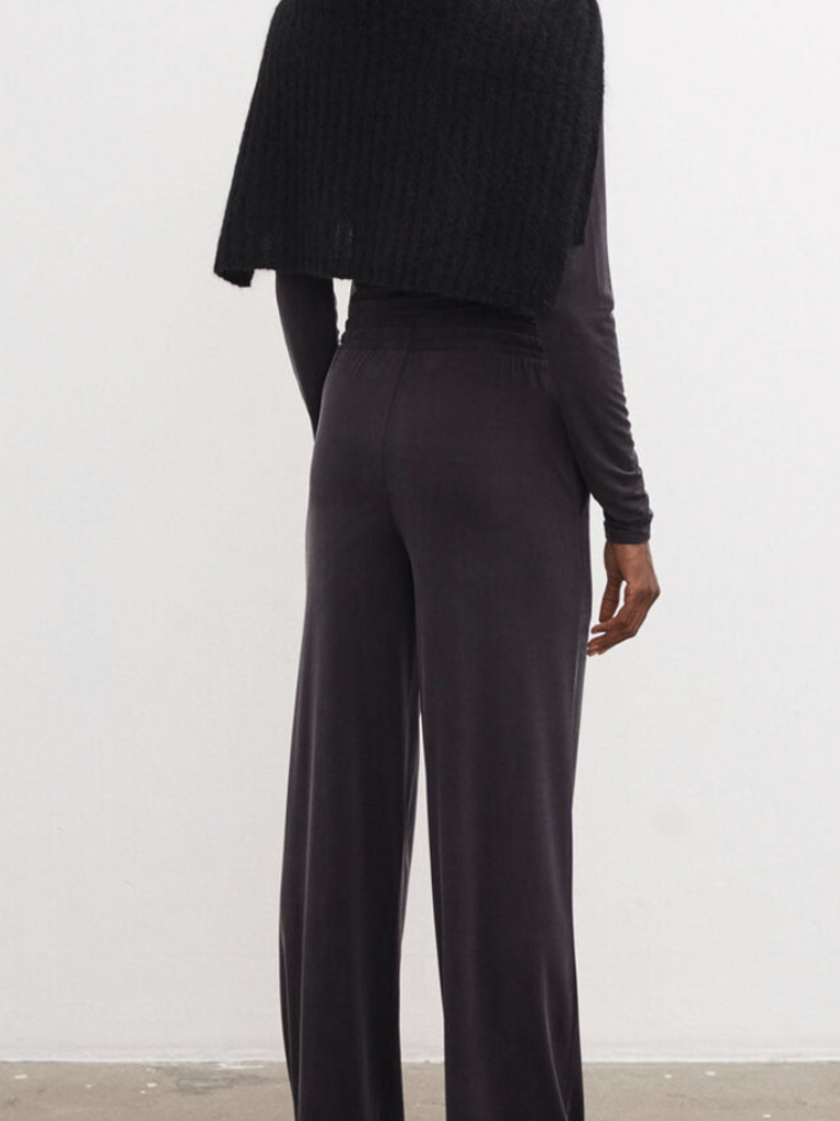 By Malene Birger Elpidia  Pant