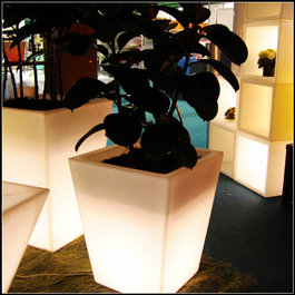 Garleds Oplaadbare Bloempot  55 cm LED RGB inclusief Afstandsbediening - Funnylights Taurus Tuinlamp