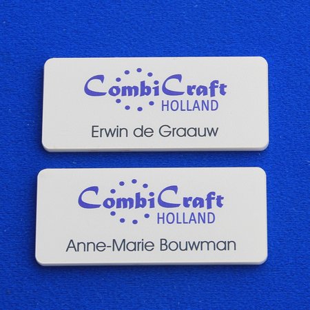 CombiCraft Edelweiss Wit Plexiglas naambadge met een full Colour bedrukking van logo en namen