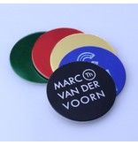 Logoplaatje Gekleurd Aluminium Ø30 mm met tape en gravering