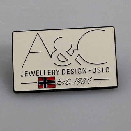 Kleine Logo's in metaal gegoten en emaille afwerking, 100 stuks tot 25mm.