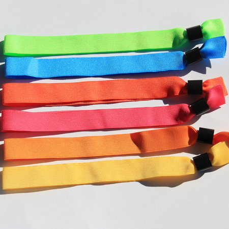 Blanco textiel polsbandjes met cap-lock sluiting - per 100 stuks