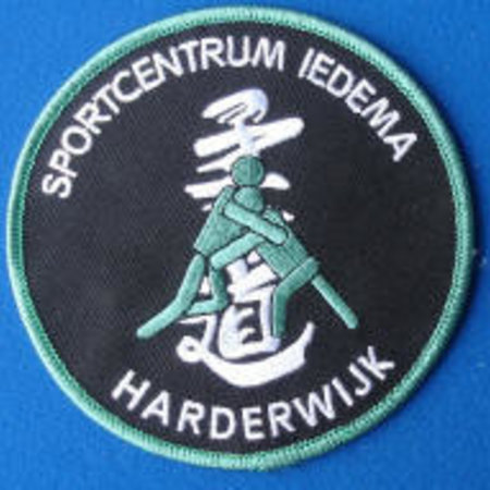 Stofbadges naar eigen ontwerp max 5 kleuren en 100mm