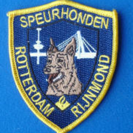 Stofbadges naar eigen ontwerp max 5 kleuren en 100mm