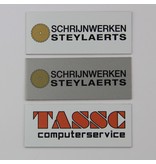Logo in full colour op Aluminium 50x20mm gedrukt met dubbelzijdig tape