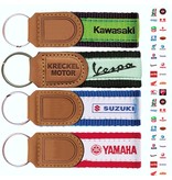 Leer sleutelhanger met geborduurde band