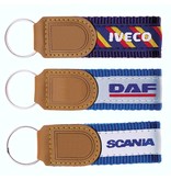 Leer sleutelhanger met geborduurde band