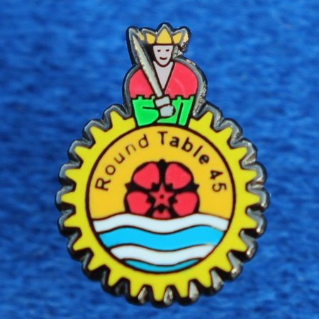 Pins of speldjes naar eigen ontwerp - Geslagen en hoog ingekleurd