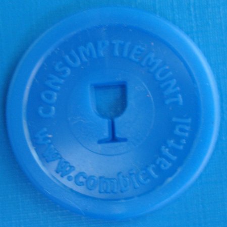 CombiCraft Plastic reliëfmunten met een veiligheidsgat rond, vierkant of in een eigen wensvorm vanaf 3000 stuks te bestellen per 1000 stuks