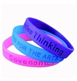 Siliconen Polsbandjes eigen tekst uitgefreesd per 100 stuks