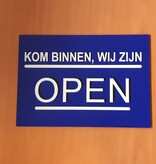 Bordje "Kom binnen, wij zijn open" en "Helaas wij zijn gesloten"