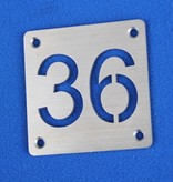 Aluminium plaatje 50x50mm met uitgespaarde cijfers en 4 boorgaatjes