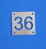 Aluminium plaatje 50x50mm met uitgespaarde cijfers en 4 boorgaatjes
