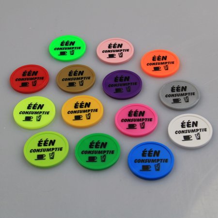 CombiCraft Plastic munten met rand 100 stuks Ø29mm in diverse kleuren met de opdruk "ÉÉN CONSUMPTIE"