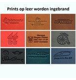 Leren of Kunstleren sleutelhangers 100x25mm met een brandlogo naar wens.  De 01278 heeft een Zwart Nylon koppelstuk + sleutelring