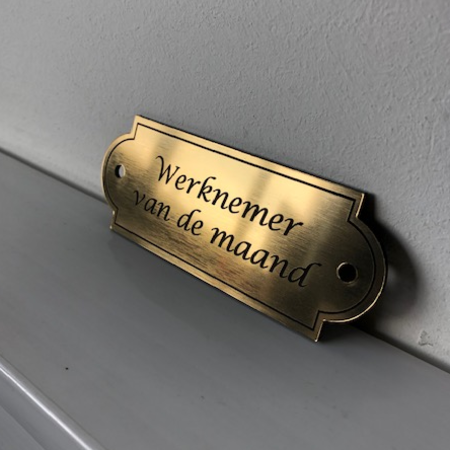 Kunststof naamplaatje met 2 gaatjes 100x38mm Klassiek ontwerp