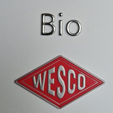 Chrosofix 3d-logo's in buitenkwaliteit en 3d-letters en cijfers van zacht gevormd kunststof en voorzien van dubbelzijdig tape.