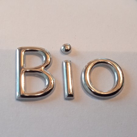 Chrosofix 3d-logo's in buitenkwaliteit en 3d-letters en cijfers van zacht gevormd kunststof en voorzien van dubbelzijdig tape.