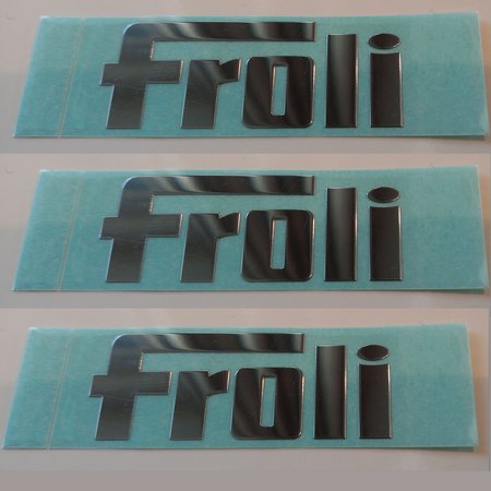 Chrosomax dunne 3d-letters en cijfers van mooi zilver glans verchroomd metaal en voorzien van dubbelzijdig tape.