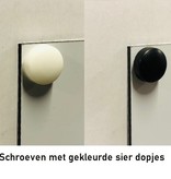Huisnummer Phantom met het nummer in reliëf plexiglas op RVS-Look Acrylaat in 95x95x4,5mm