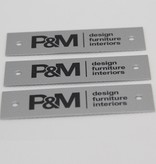 Logoplaatje Aluminium 70x20mm met twee gaatjes en jouw eigen logo