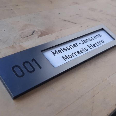 Kunststof Naamplaathouder met tape en nummer