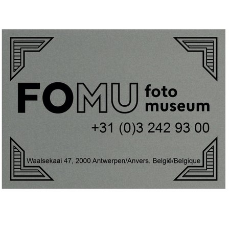 Aluminium logoplaatje, industrieplaatje of typeplaatje 70x50mm met tape en voorzien van rechte hoeken, voorzien van jouw wens opdruk.