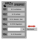 Acrylaat inschuifpaneel met kamerindeling c.q. behandel kamernummers met de mogelijkheid naamstroken in te voegen.