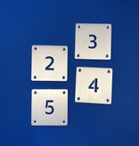 Aluminium plaatje 50x50mm met uitgespaarde cijfers en 4 boorgaatjes