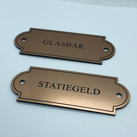 Kunststof naamplaatje met 2 gaatjes 100x38mm Klassiek ontwerp