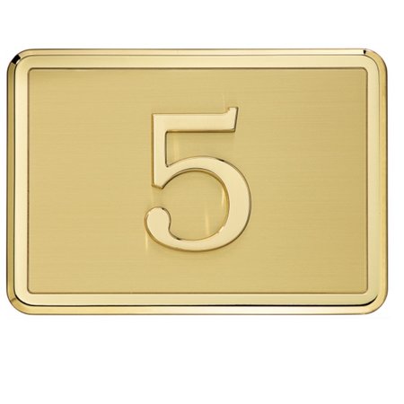 Gepolijst messing huisnummer geplaatst op een messing achtergrond 140x100mm voorzien van een gepolijste glimmende messing rand.