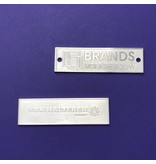 Logo's in ge-etst Aluminium met 2 dimensionaal reliëf,  standaard in 3 maten te bestellen.