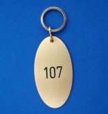 Felix ovale hotelsleutelhangers in gesatineerd en ongelakt Messing 78x20mm, 67x37mm of 85x45mm in een dikte van 1½mm.