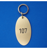 CombiCraft Felix ovale hotelsleutelhangers in gesatineerd en ongelakt Messing 78x20mm, 67x37mm of 85x45mm in een dikte van 1½mm.