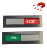 Vrij-bezet bordjes in een Acrylaat schuifprofiel RVS-Look met magneetband aan de achterzijde