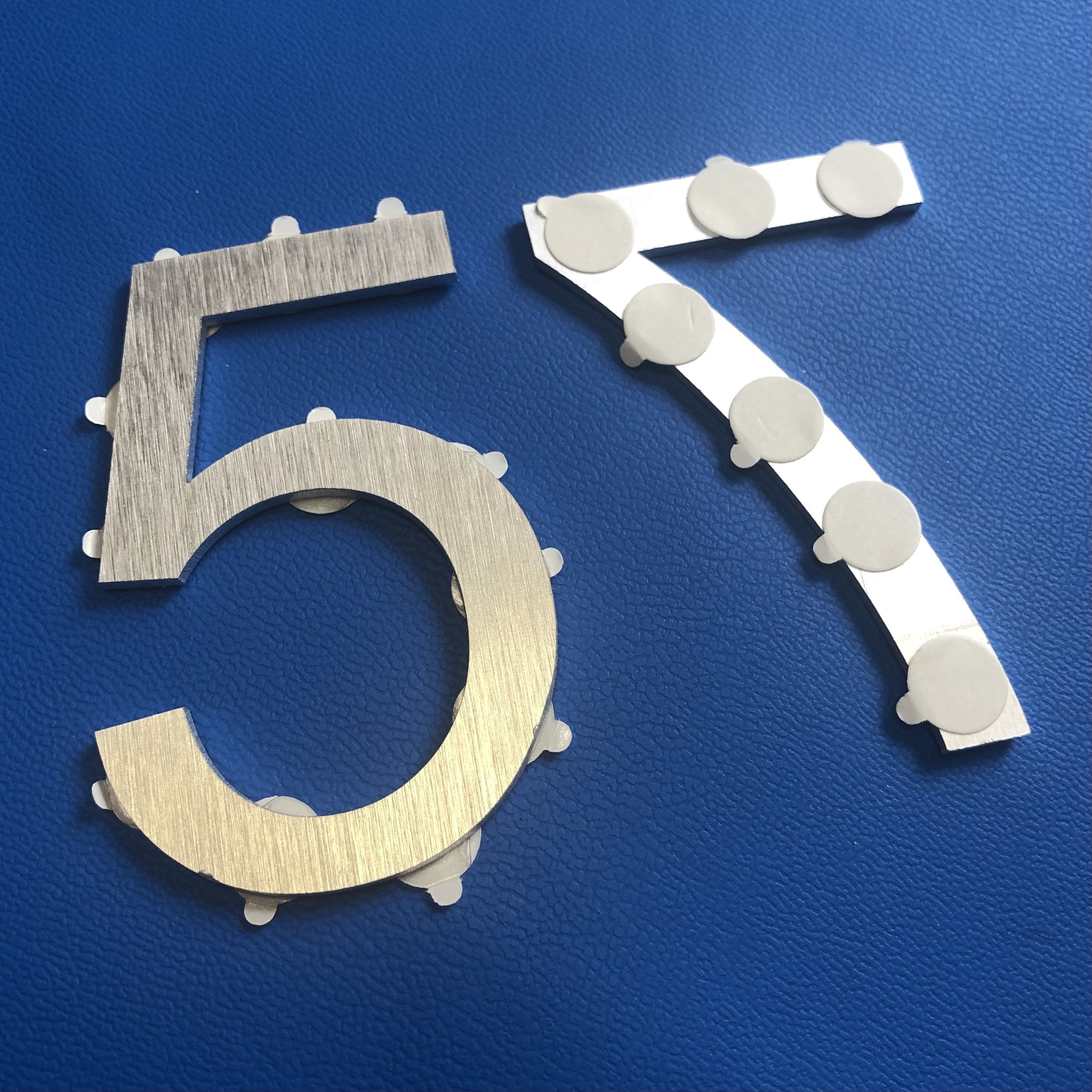 absorptie Onaangeroerd Schuur Aluminium RVS-Look 3D-cijfers en 3D-letters van 40 tot 300mm hoogte |  CombiCraft