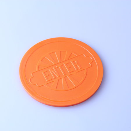 1000 Plastic reliëfmunten of gegraveerde munten in een eigen ontwerp vanaf 1000 stuks in de maat Ø25 en Ø29mm  met 2 niet gelijke zijden